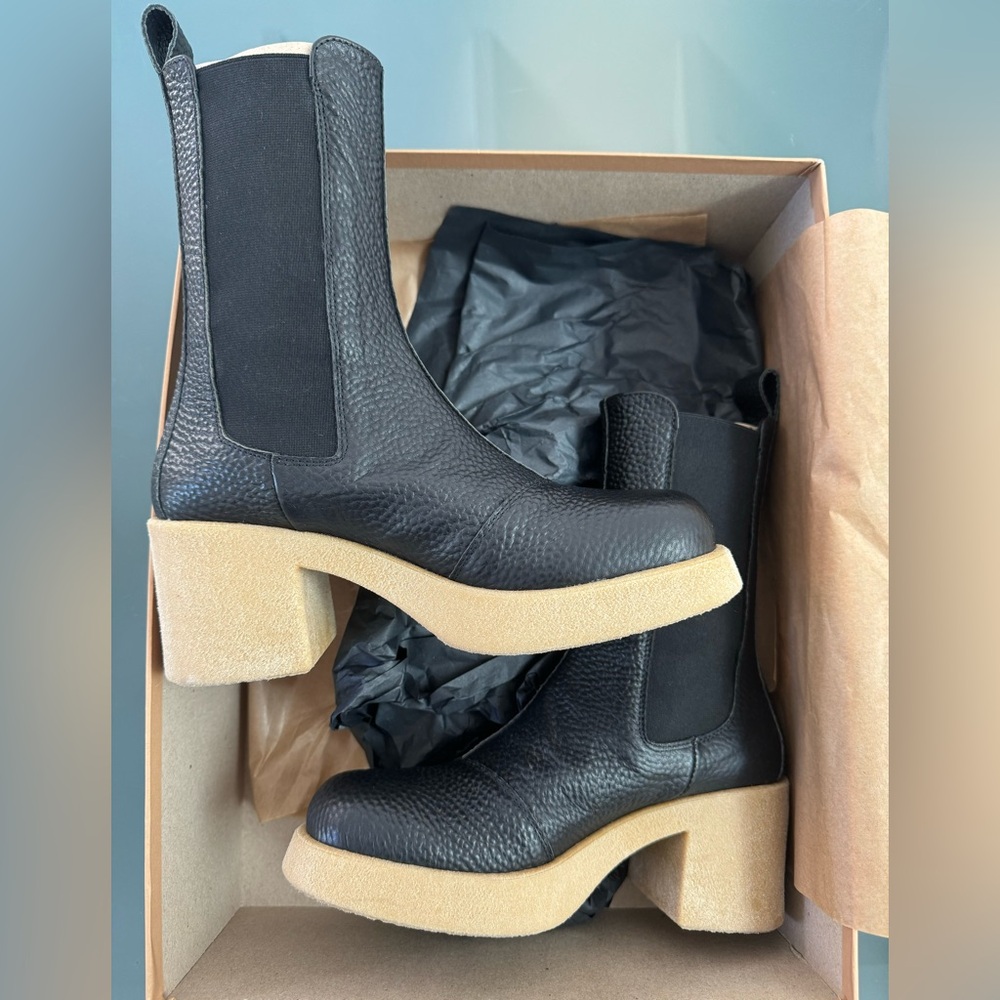 OA Non - Fashion - Platform Chelsea boots NWT